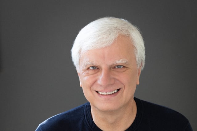 Photo of author Peter S. Canellos